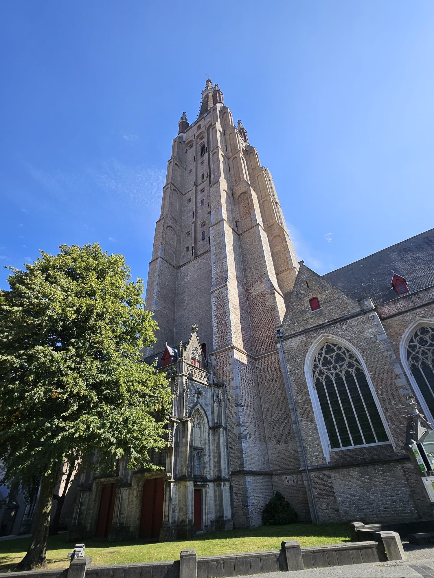 Bruges — A Fairytale Frozen in Time — photo 8