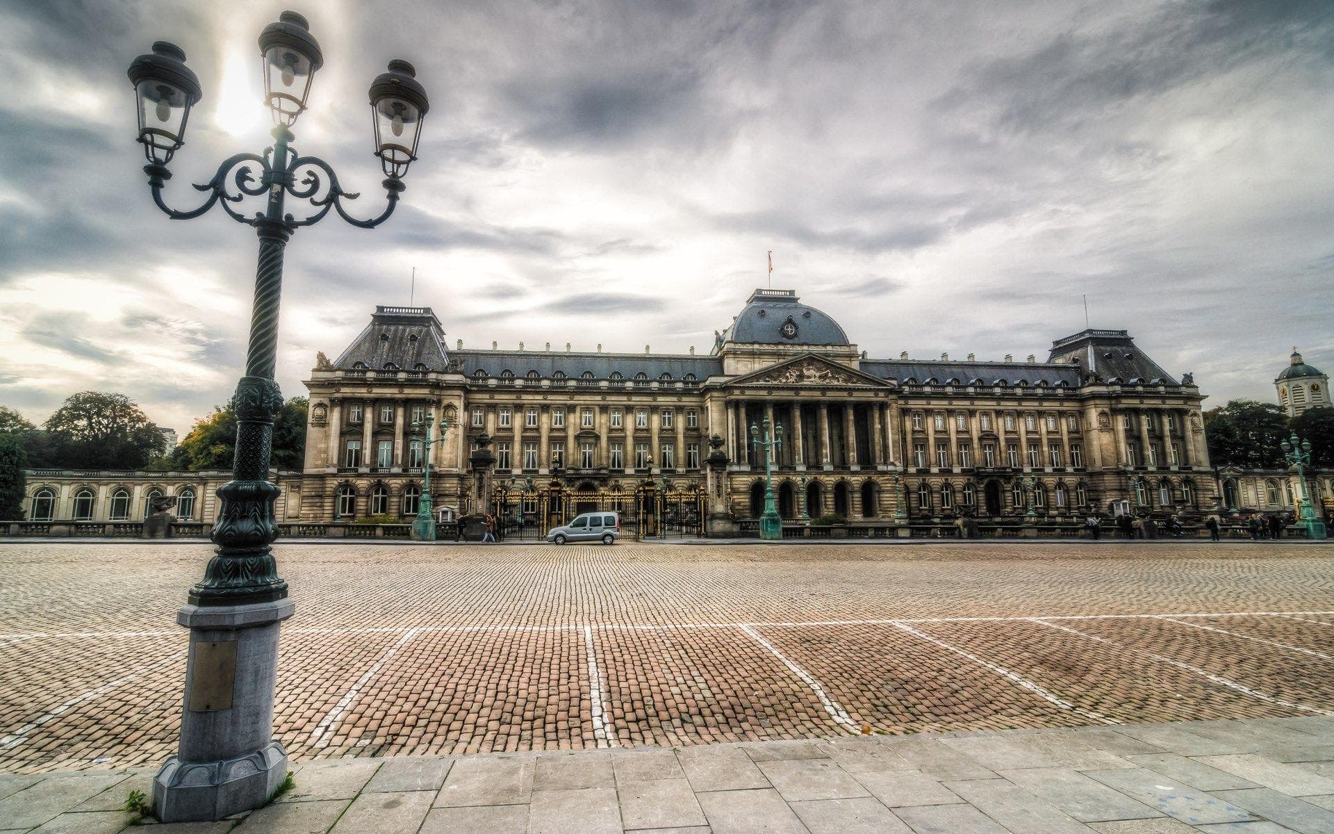 THE HEART OF BELGIUM — HISTORY, ELEGANCE & CHOCOLATE — photo 14
