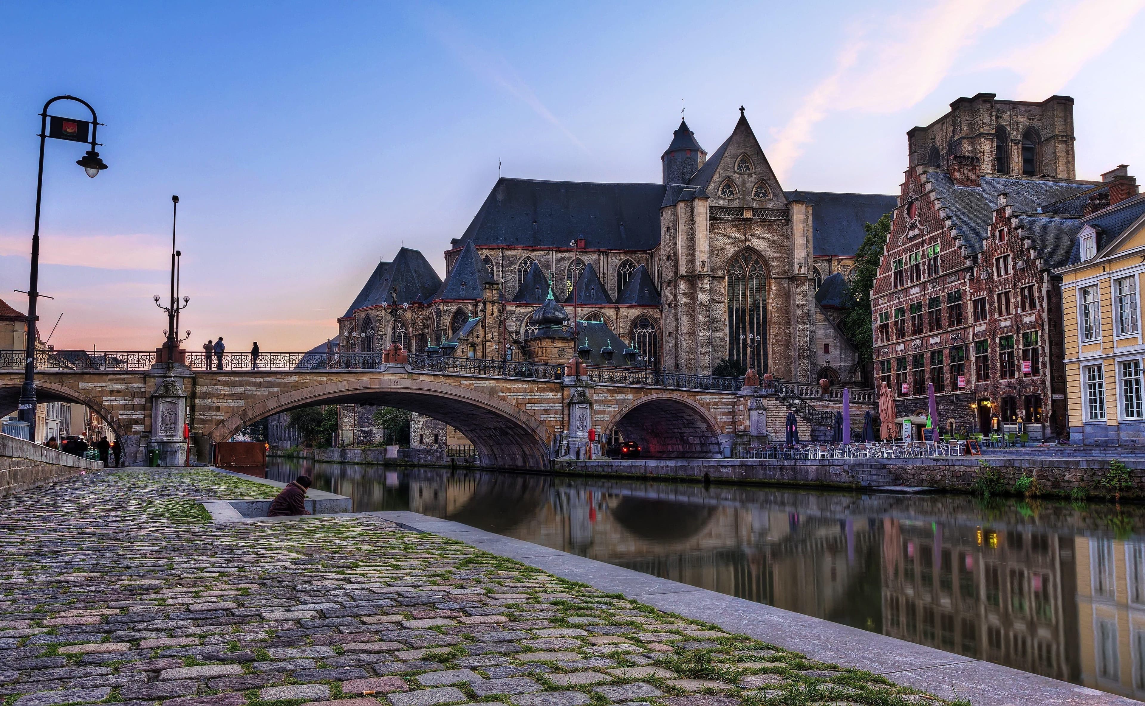THE HEART OF BELGIUM — HISTORY, ELEGANCE & CHOCOLATE — photo 9